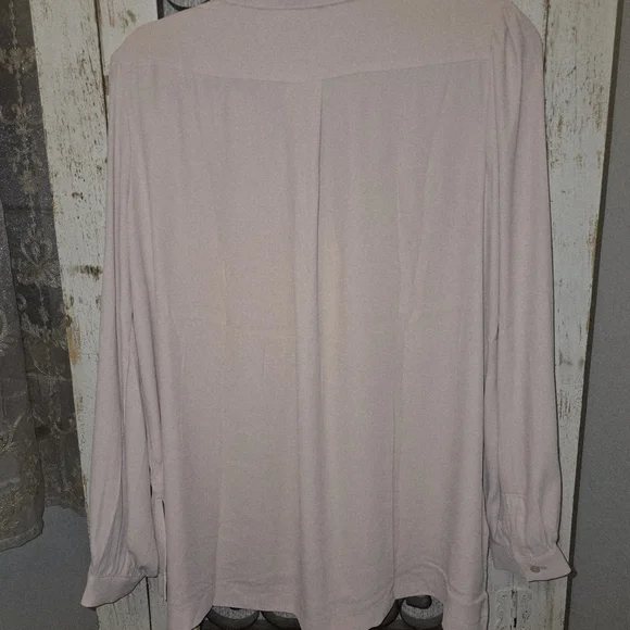 White House Black Market Blush Pink Blouse - Picture 3 of 8